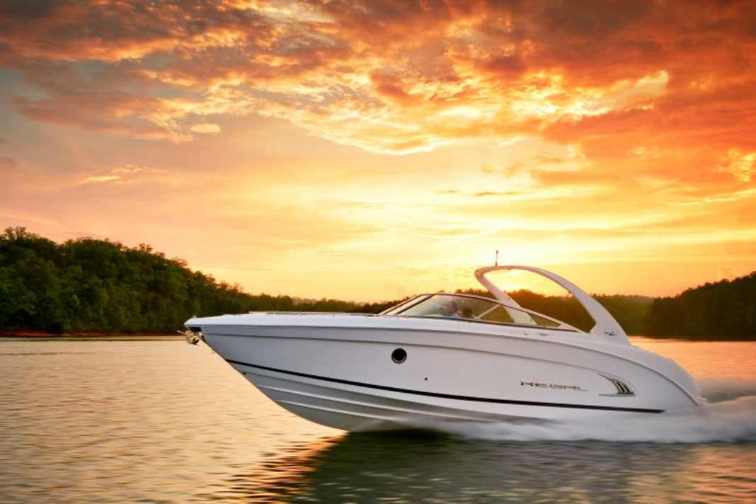 The new Regal 3200 Bowrider.