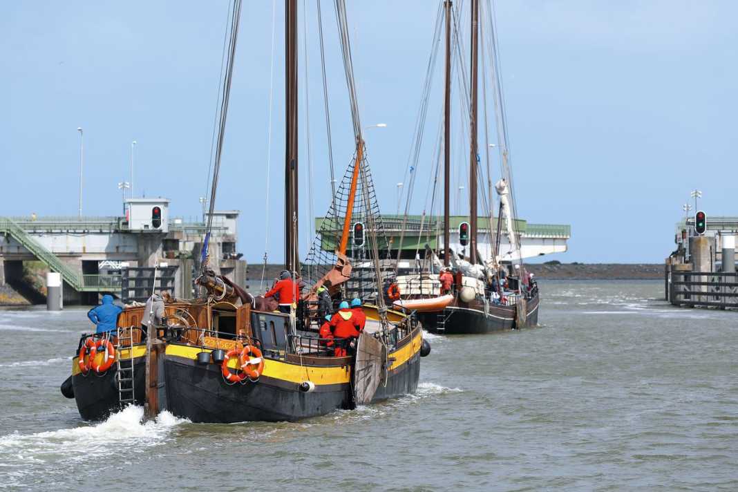 Passage of the swing bridges of Kornwerderzand