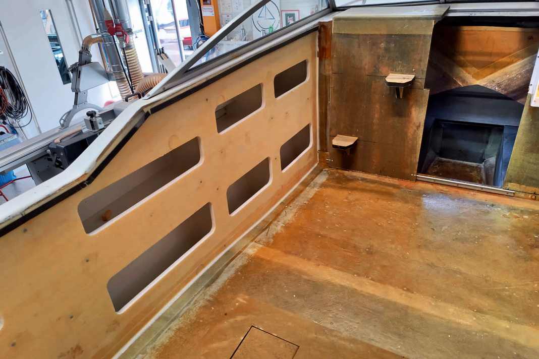 The end result is impressive. The side panelling is finished