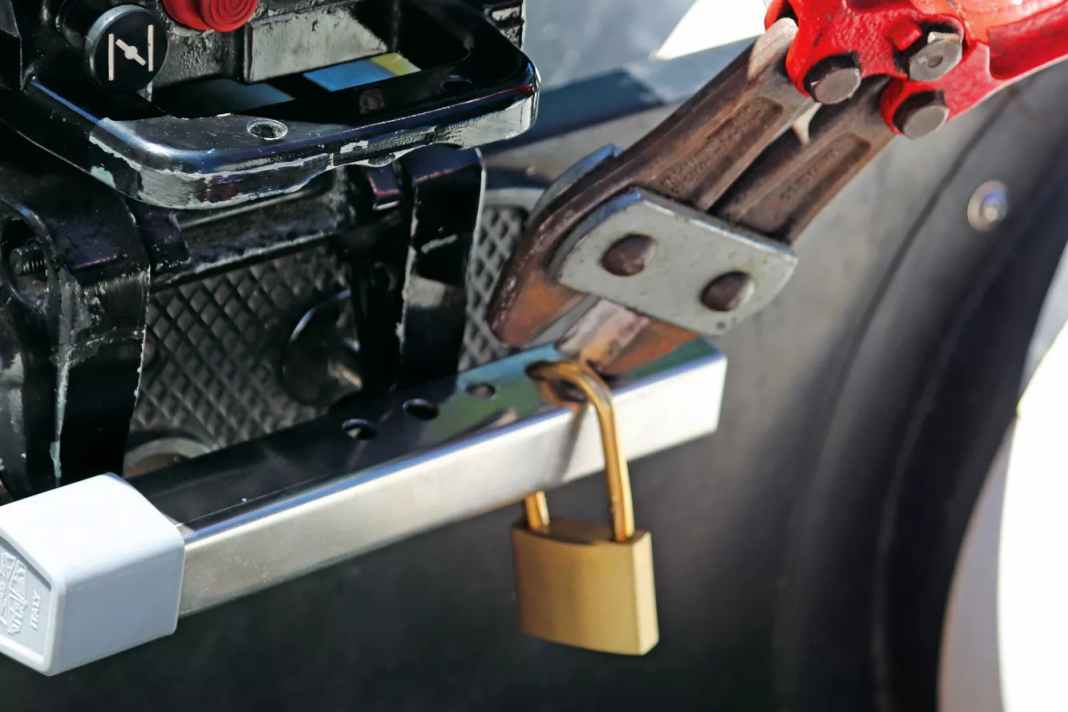 We tested several locks for outboards