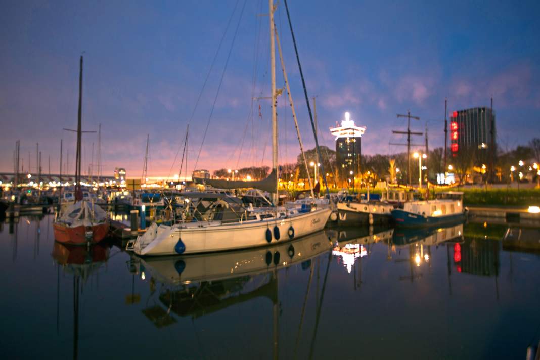 Freehand details in the background are often somewhat blurred...