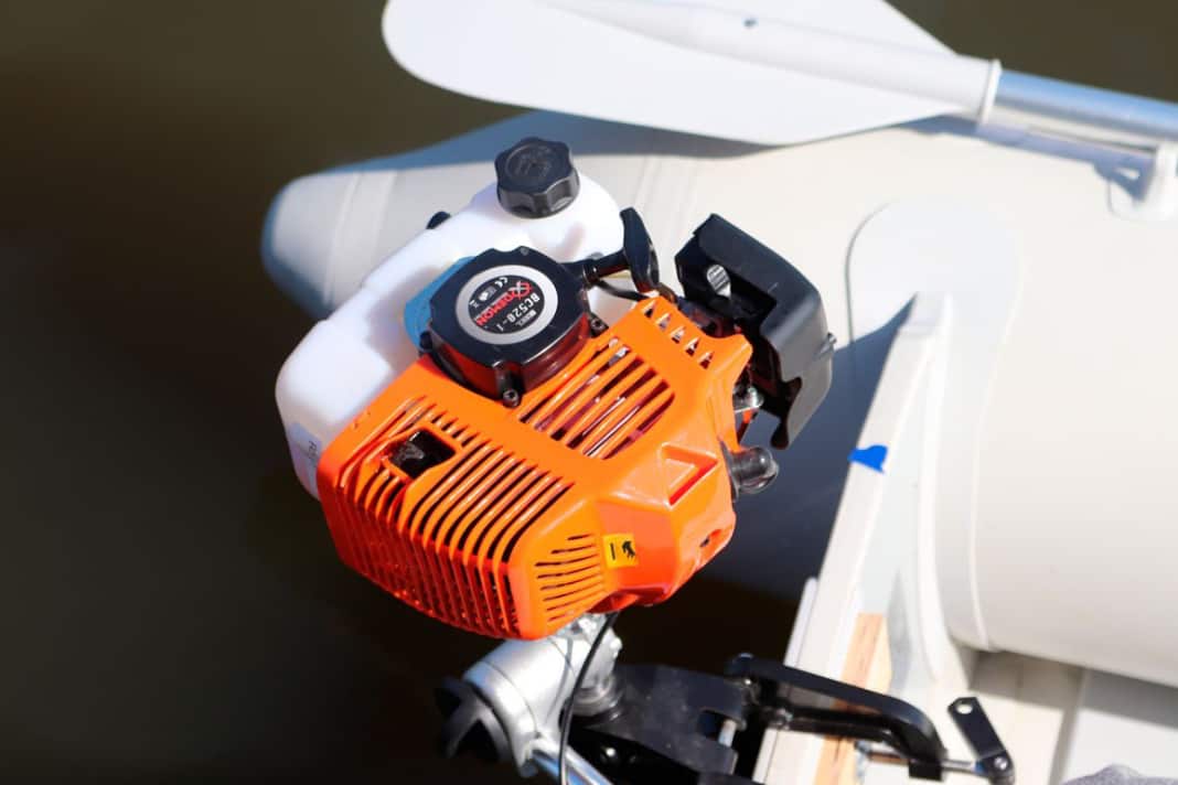 The trim can be adjusted using a screw bolt