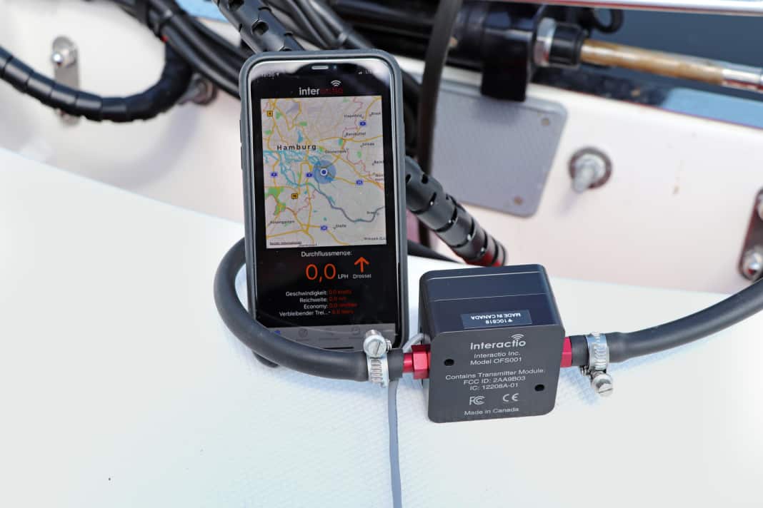 Immer informiert: der Optio Fuel gekoppelt mit einem Smartphone