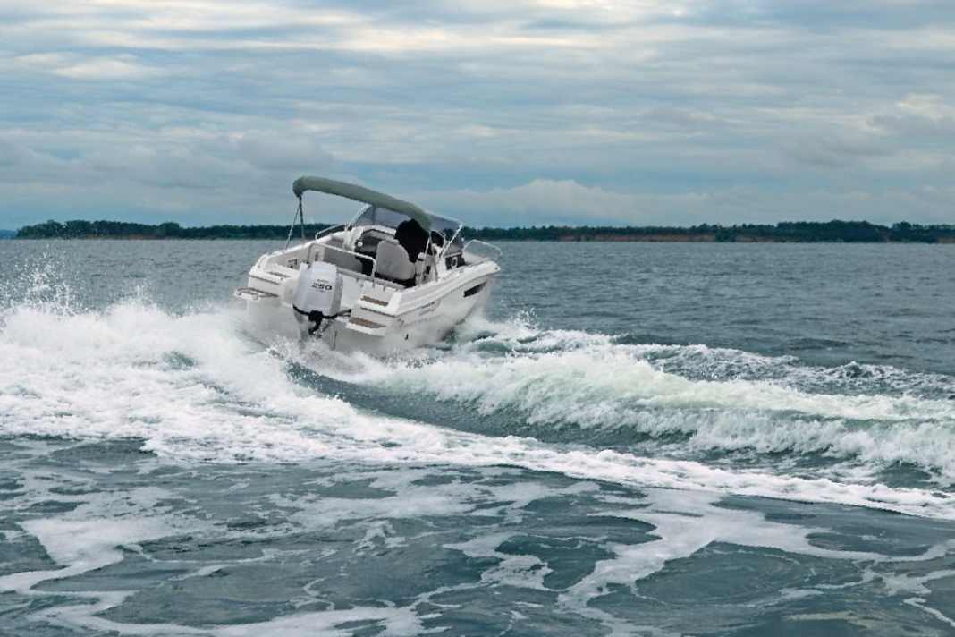 In schnellen Kurven hat man das Testboot immer gut im Griff