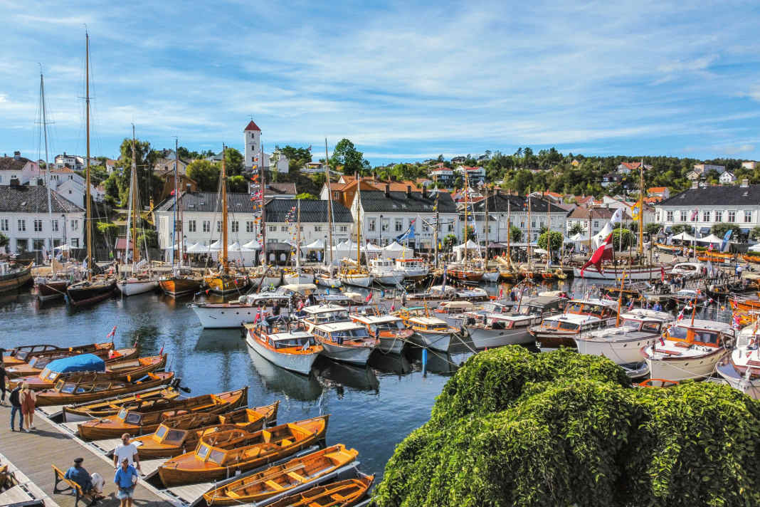 Sailing boats and motor yachts are moored close together here in the listed ensemble