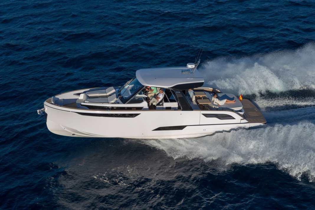 The maximum speed is 39 knots.