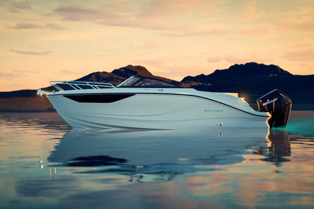 The new Bayliner C21 from the side