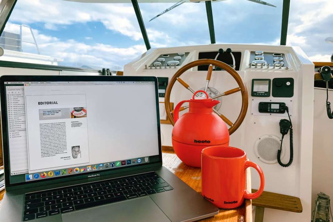 Die Unterhaltung via Internet gehört bei den meisten Crews zum Leben an Bord wie Informationen über das Wetter, das nächste Törnziel oder auch die Arbeit im Home-Office