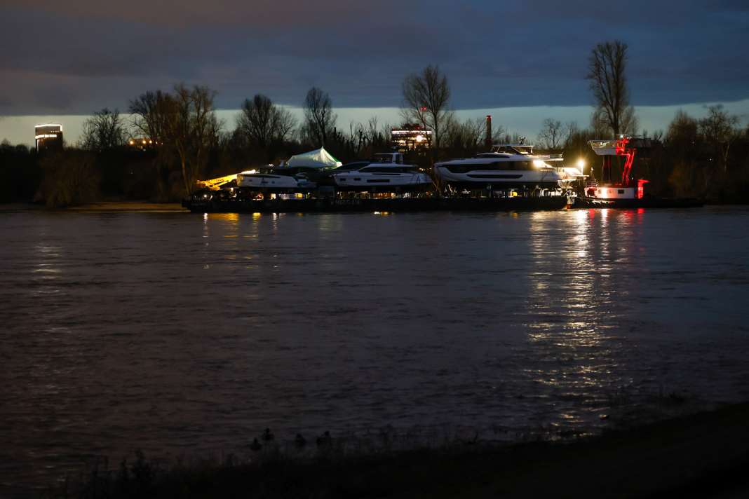 On Monday morning, the next superyachts arrived at the jetty at the exhibition centre