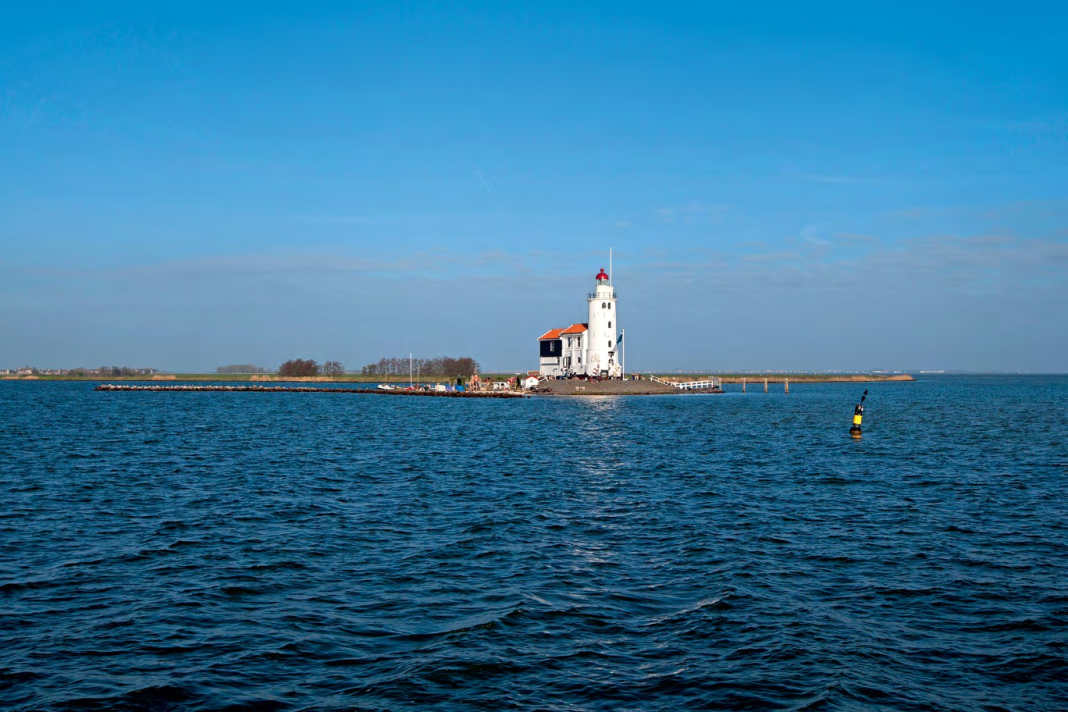 Viel Vorder- und Hintergrund, wenig Leuchtturm.