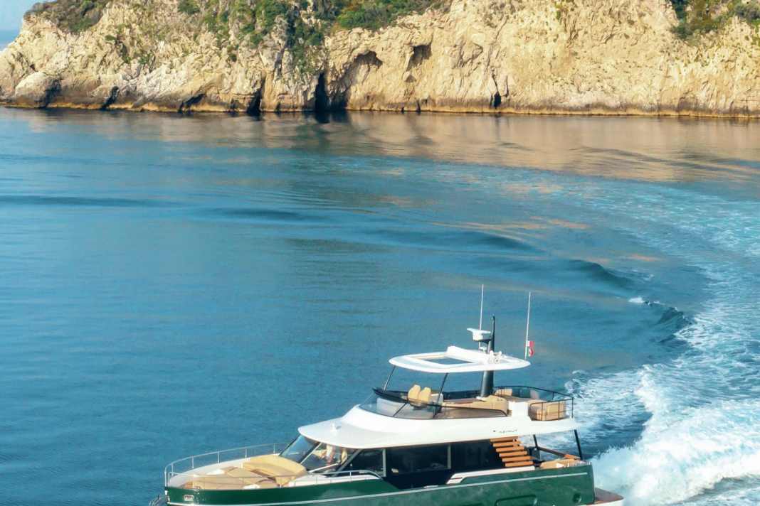 Die schnelle Cruisinggeschwindigkeit der Azimut Magellano liegt bei etwa 18 Knoten