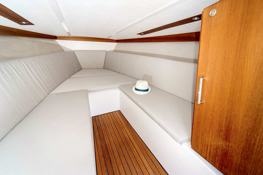 Frauscher 858 Fantom: Cabin