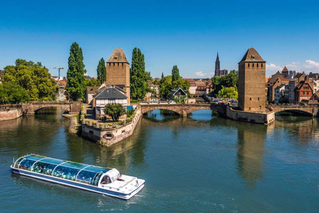 Mit dem Charterboot nach Straßburg