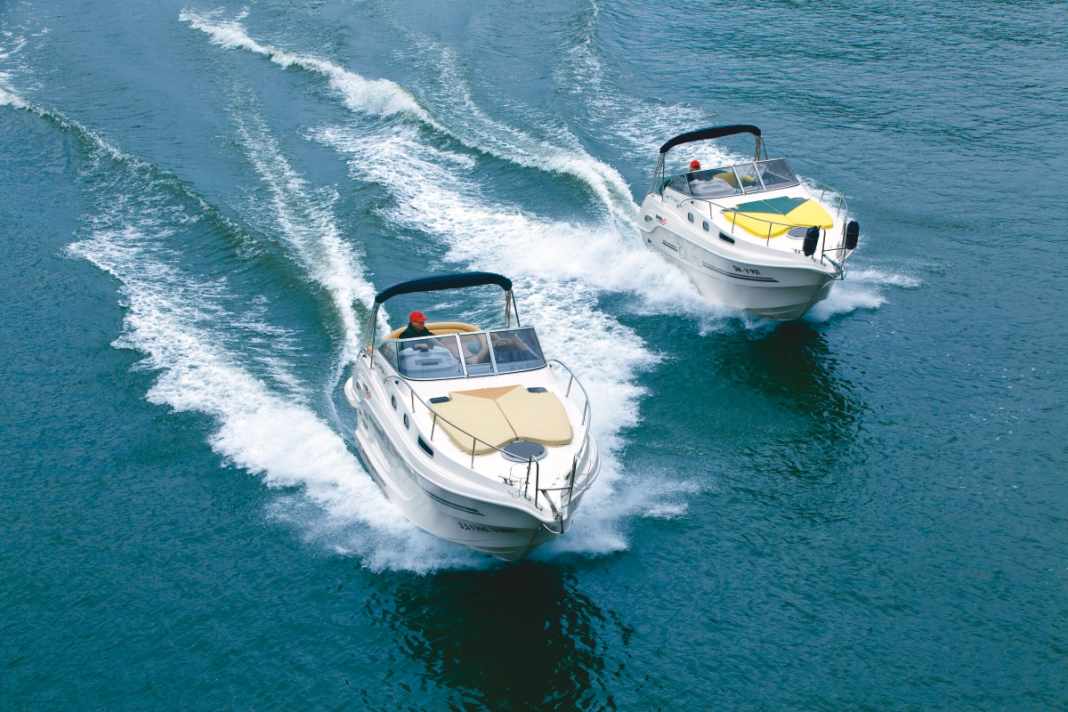 Modifizierter Rumpf und modernes Antriebssystem bei der Drago 29 WB mit Diesel (links) und traditioneller V-Rumpf und V-6-Benziner (rechts)