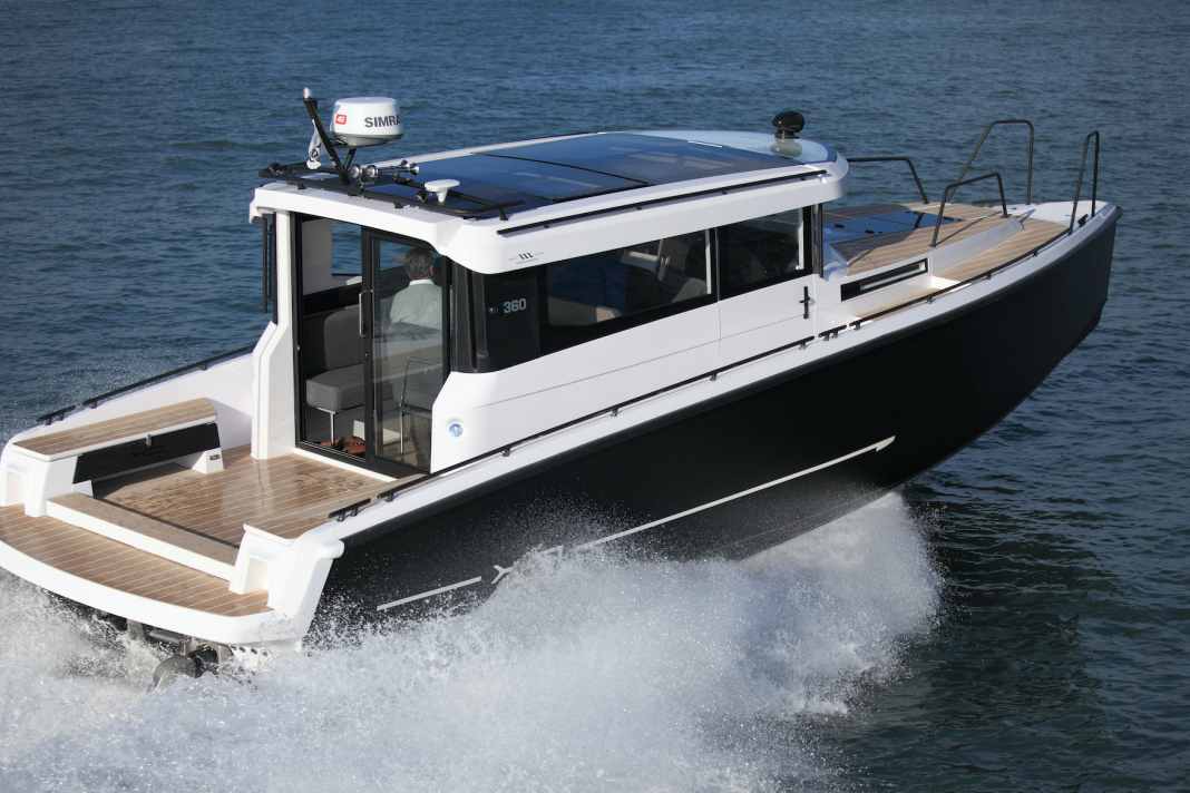 XO 360: aluminium hull, plastic deck