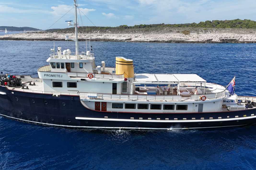 The 45 metre long icebreaker was built in 1956. Despite its good condition, there was a long list of defects when it was purchased.