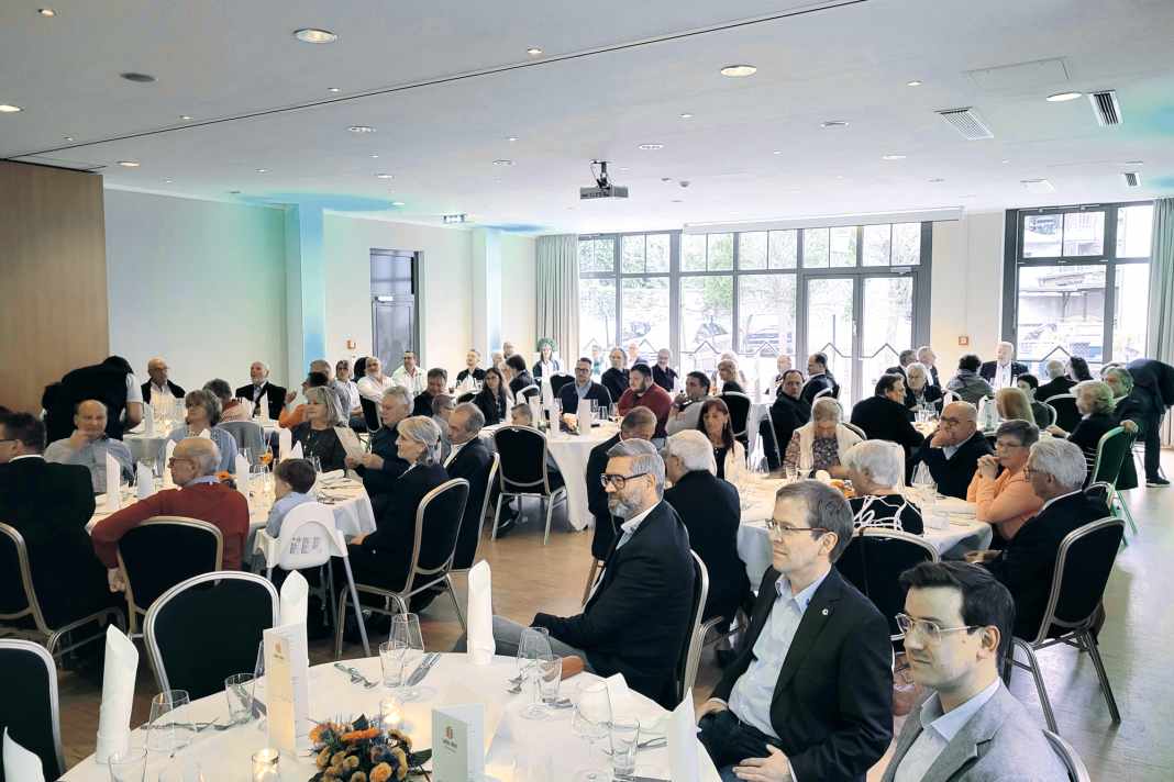 Zeugen und Träger der Erneuerung: Der Verbandstag 2023 des Deutschen Motoryachtverbandes im Luther-Hotel Wittenberg (martas) war symbolträchtig. Dem Öffnungs- und Digitalisierungskurs des „Bundesverbandes für den motorisierten Wassersport“ erteilten die Delegierten ihren Segen