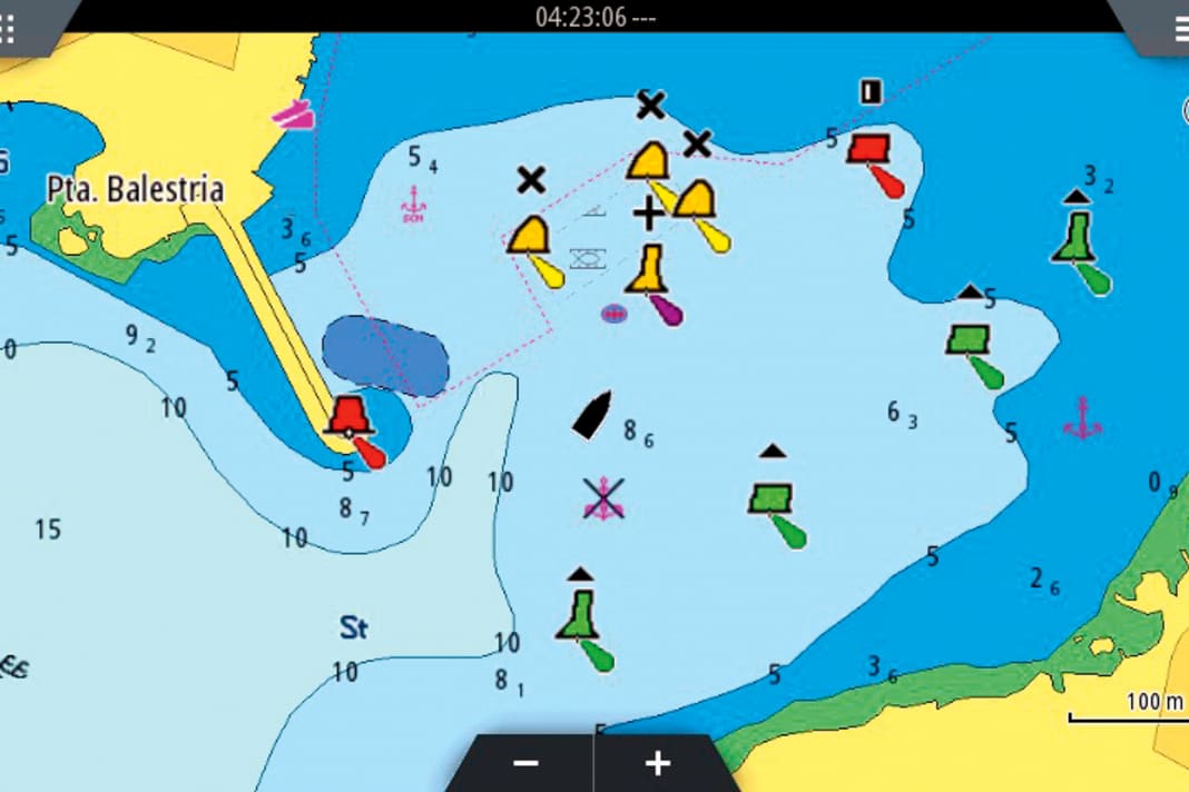 No skippers anchor between the red and green buoys. However, the chart is not so sure here: when you zoom out slightly, the anchoring ban becomes a ... | Screenshot: Olaf Schmidt