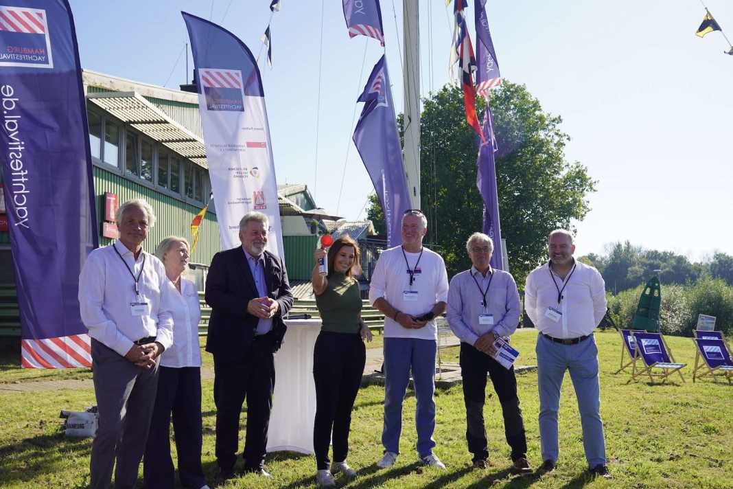 "Angetuuutet": Official opening of the Hamburg Yacht Festival on Friday, 8 September 2023, 10 a.m., by Magdalena Finke, State Secretary in the Schleswig-Holstein Ministry of the Interior, Municipal Affairs, Housing and Sport (centre). To her right is festival director Heiko Zimmermann, founder and managing partner of the event agency Yachtfestival365 GmbH