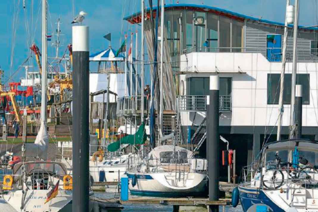 Im Gezeitenrevier: Schwimmsteg mit „Fingern“ auf der Nordseeinsel Texel.