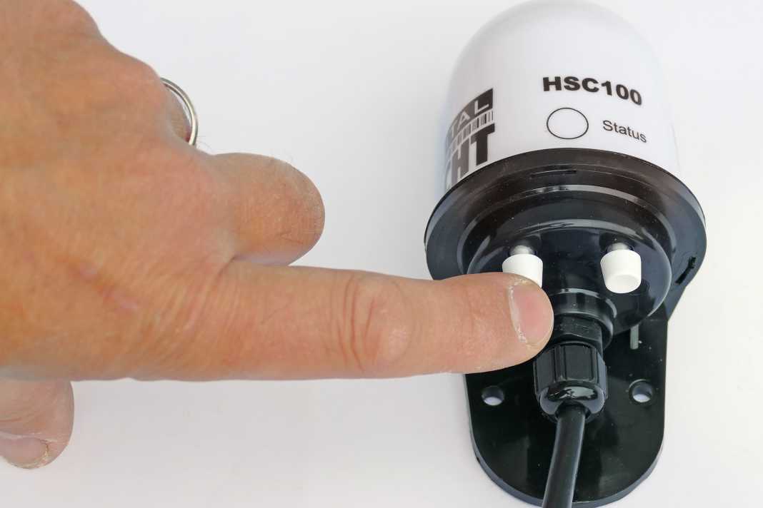 Two heads on the HSC100: one for starting the calibration procedure, the second for pre-alignment