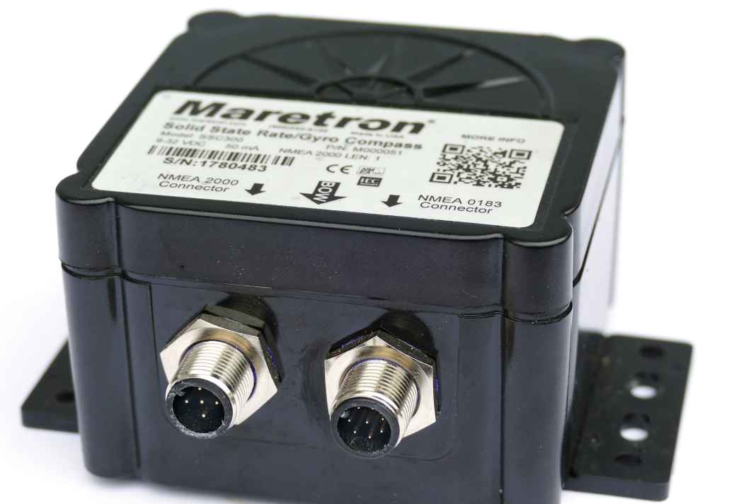 Maretron liefert als Einziger sowohl NMEA-2000- als auch NMEA-0183-Daten, daher zwei unterschiedliche Buchsen