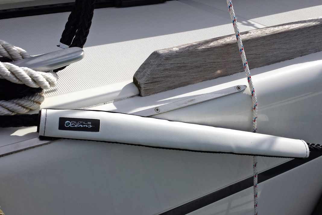 Zum Anlegen: Der Schutz von Outils Ocean besteht aus PVC-Plane, er lässt sich um die Leine legen und wird per Klett verschlossen. Eine Gum­mierung verhindert das Verrutschen. Preis: ca. 27 Euro pro Stück