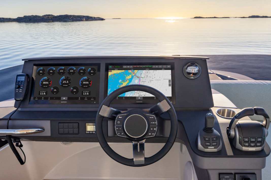 The 10-inch version of the GPSMAP 9000 also fits on the helm of medium-sized boats