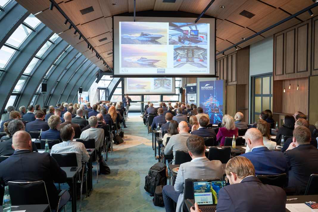 Full house at the Hotel Hafen Hamburg. Italian yacht designer Marco Casali speaks here.