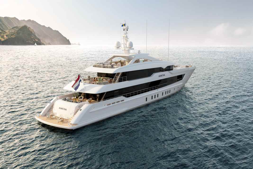 Omega Architects drew modern lines. The aft superstructure has no pillars.