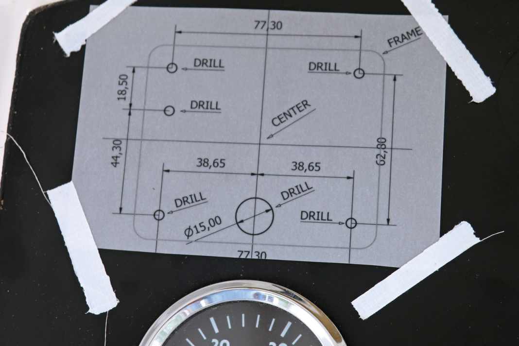 Drilling template: A mounting location for the display is found. All mounting holes are drilled according to the template