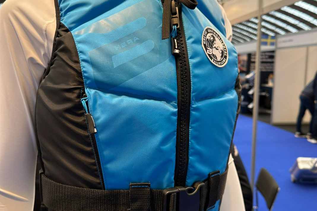 Die Feststoffweste Hera von Baltic ist speziell für Frauen entwickelt worden