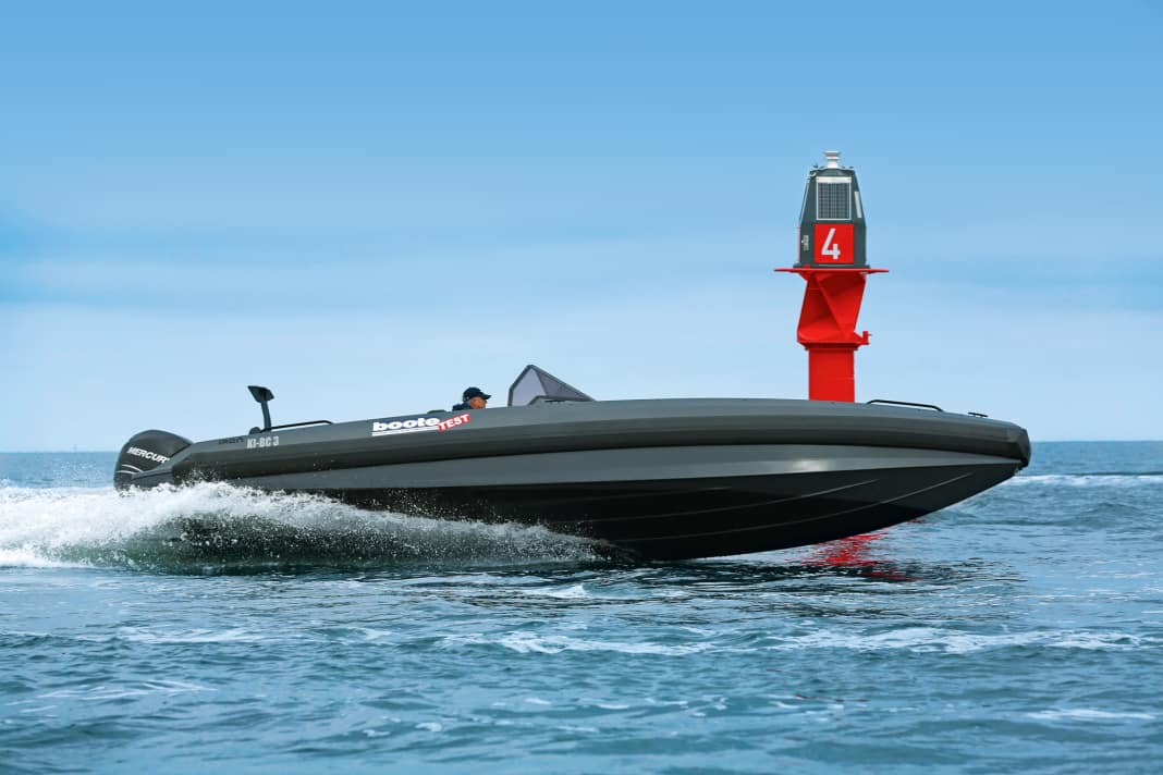 The hull designed by Mannerfelt Design not only runs fast, but also safely through the water