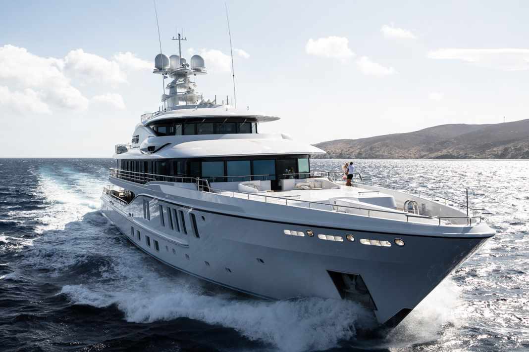 Unterwegs mit der ganzen Familie: Das Exterior der Amels 242 zeichnete Tim Heywood