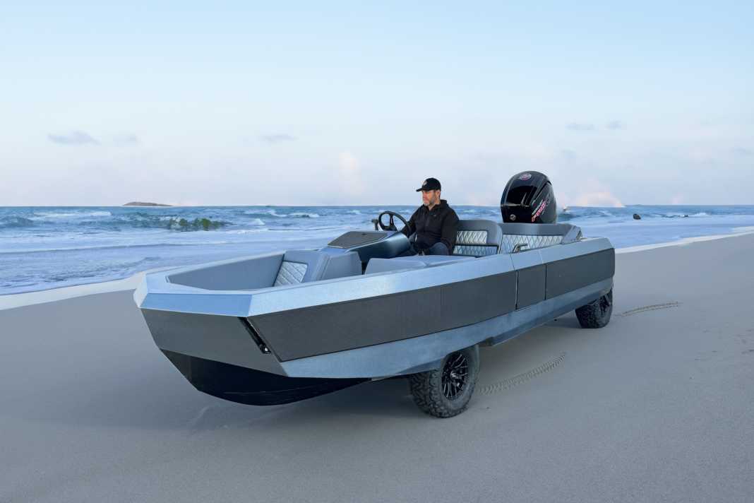 On land, the Watercar can travel at speeds of up to 40 km/h.