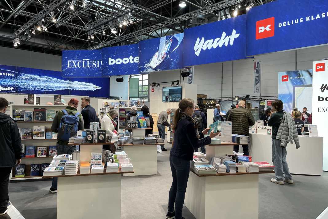 So sieht der Stand auf der boot Düsseldorf 2024 aus. Am ersten Wochenende sowie zum Wochenstart sind die Magazine inklusive Vorträge zahlreich besucht