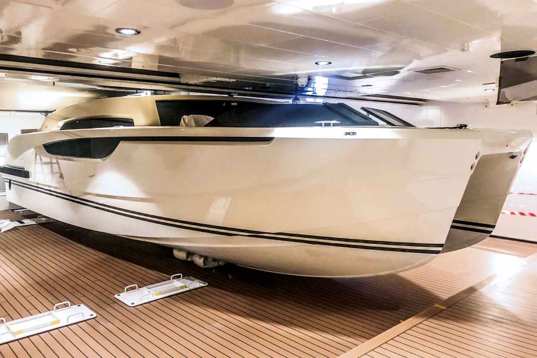 Before entering the garage, the deckhouse is lowered electrically