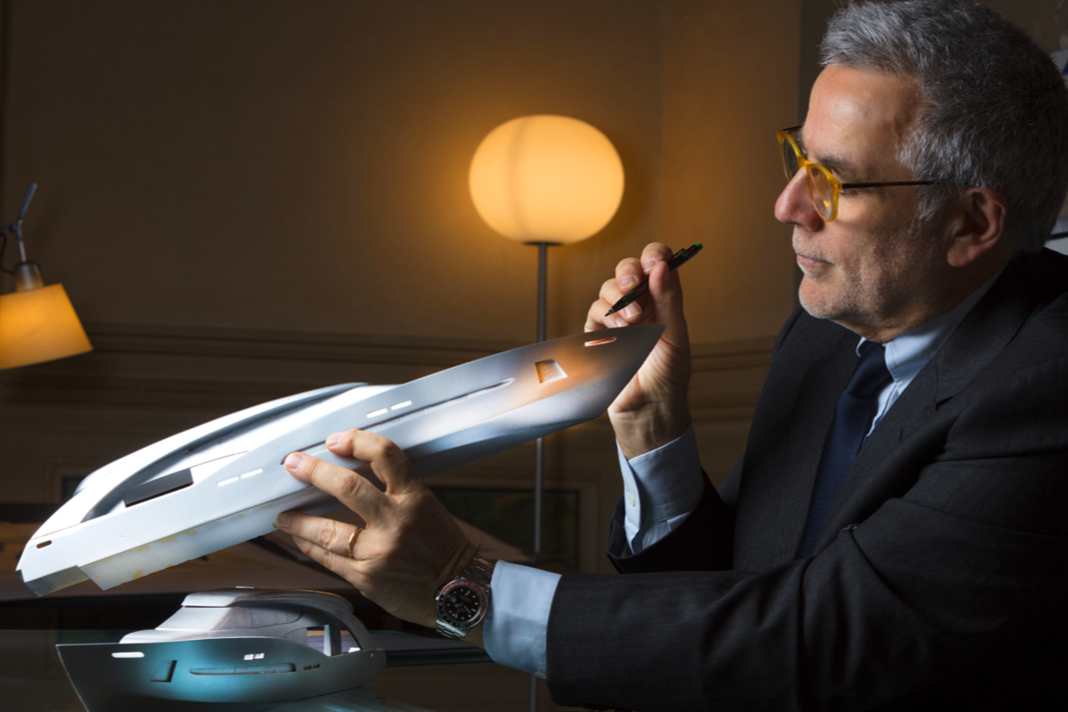 Tommaso Spadolini designs elegant yachts and now also aluminium tenders.