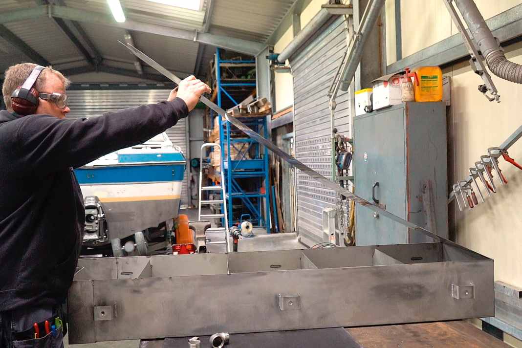 Tank construction is not for hobbyists. Only experienced specialists are needed here