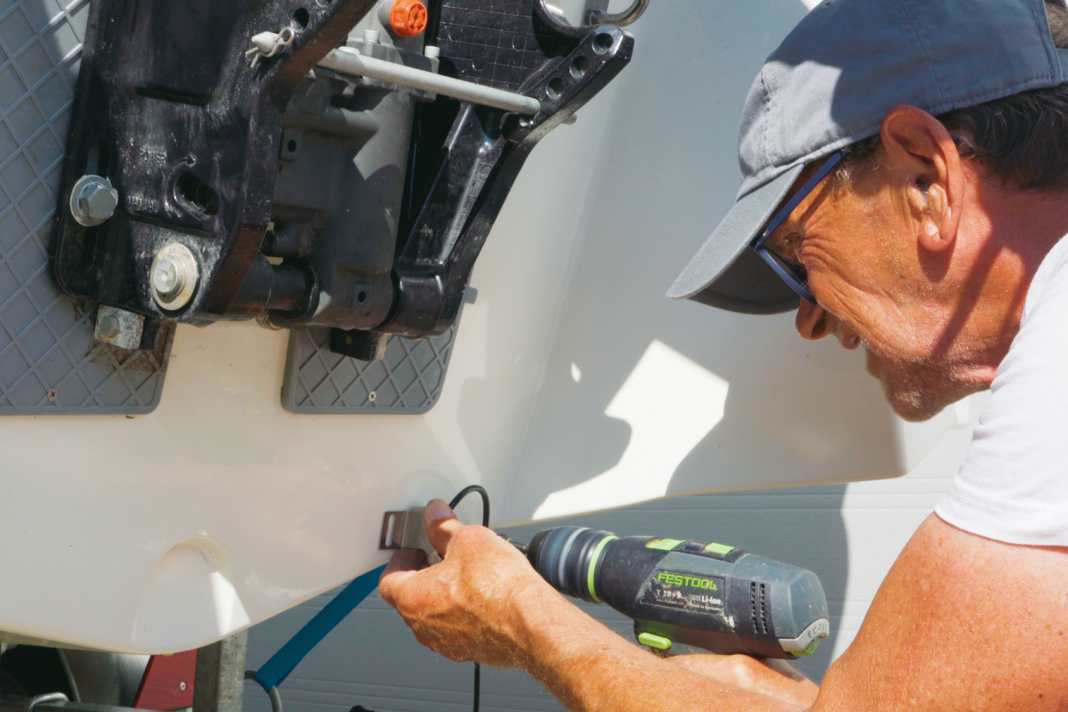 In place: The perfect spot for the transducer is quickly found and marked with the drill