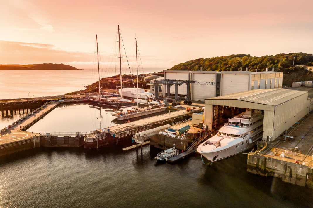 Yachtbau im Südwesten Englands: Mehr als 350 Refits und 30 Neubauten wurden in den letzten 35 Jahren durch die Werfthallen in Falmouth geschleust