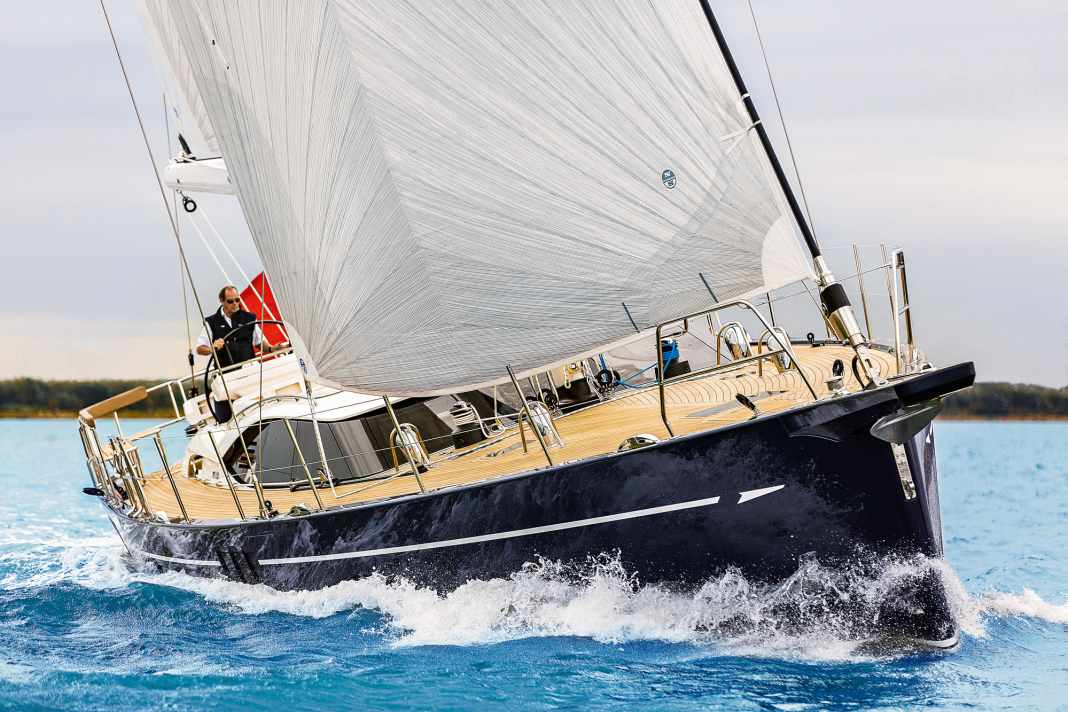 With the Oyster 675, the English shipyard is leaving the beaten track and yet remaining true to itself