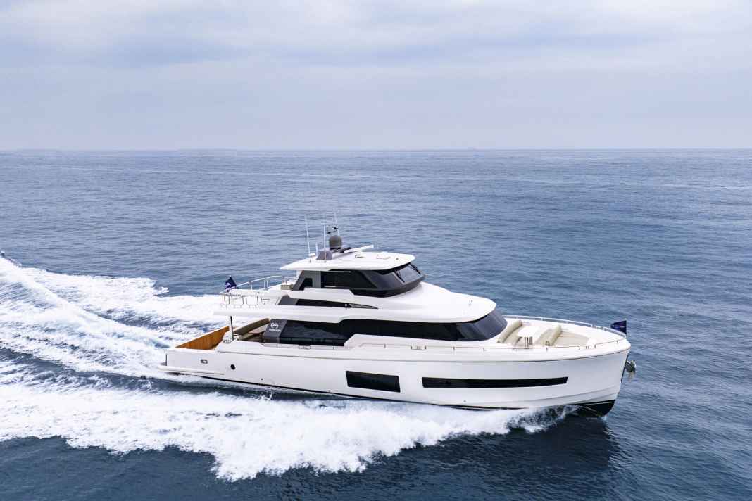 Best view: The Horizon V77 is steered from the skylounge. This leaves the front main deck free for the galley and dining area and turns the foredeck into a terrace.
