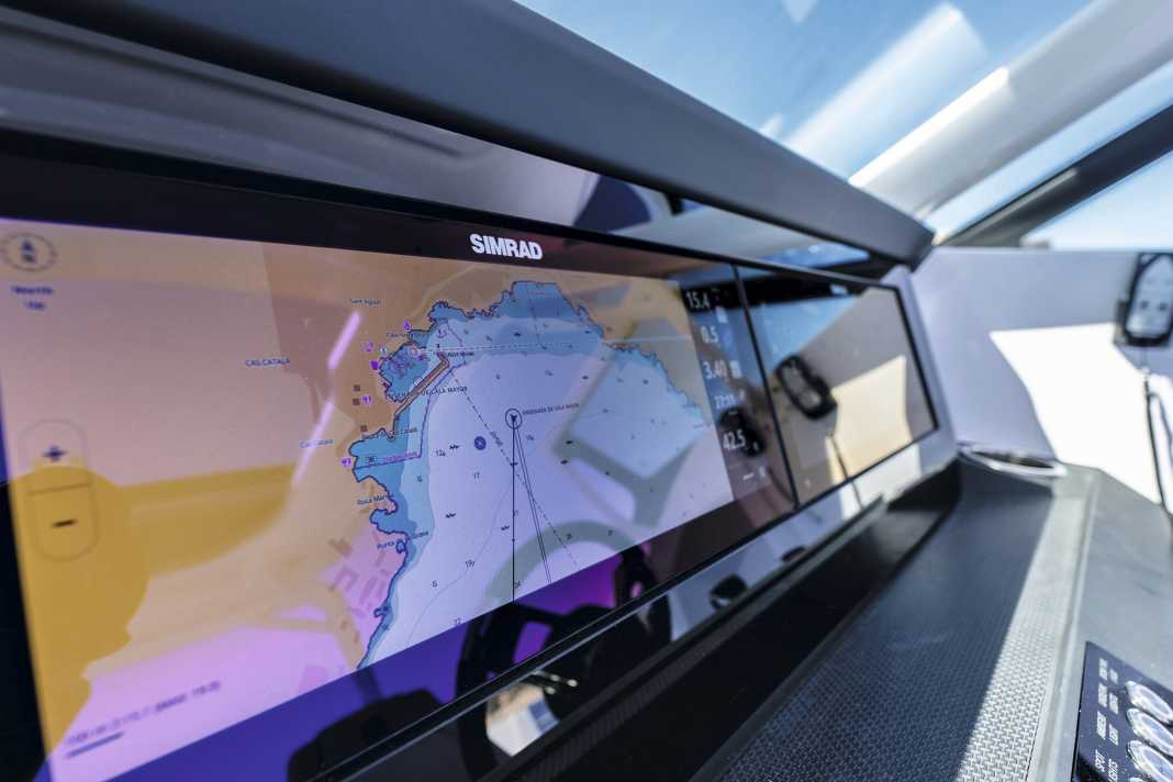 Die der Bordpraxis arbeiten die meisten Skipper nur noch mit  digitalen Seekarten.