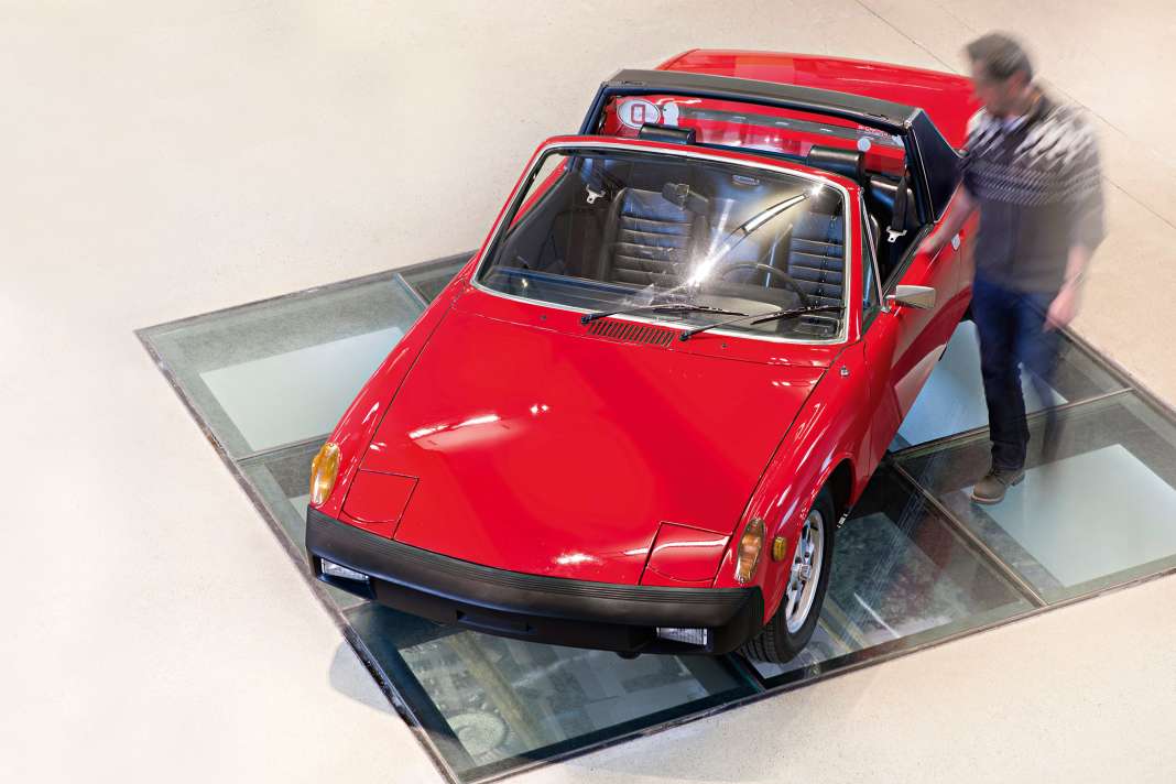 Typischer 914: ein US-Modell aus der letzten Serie mit den Gummi-Stoßstangen. So etwas findet man häufig in Kleinanzeigen. Zusammen mit einem Gutachter der GTÜ gingen wir auf Mängelsuche.