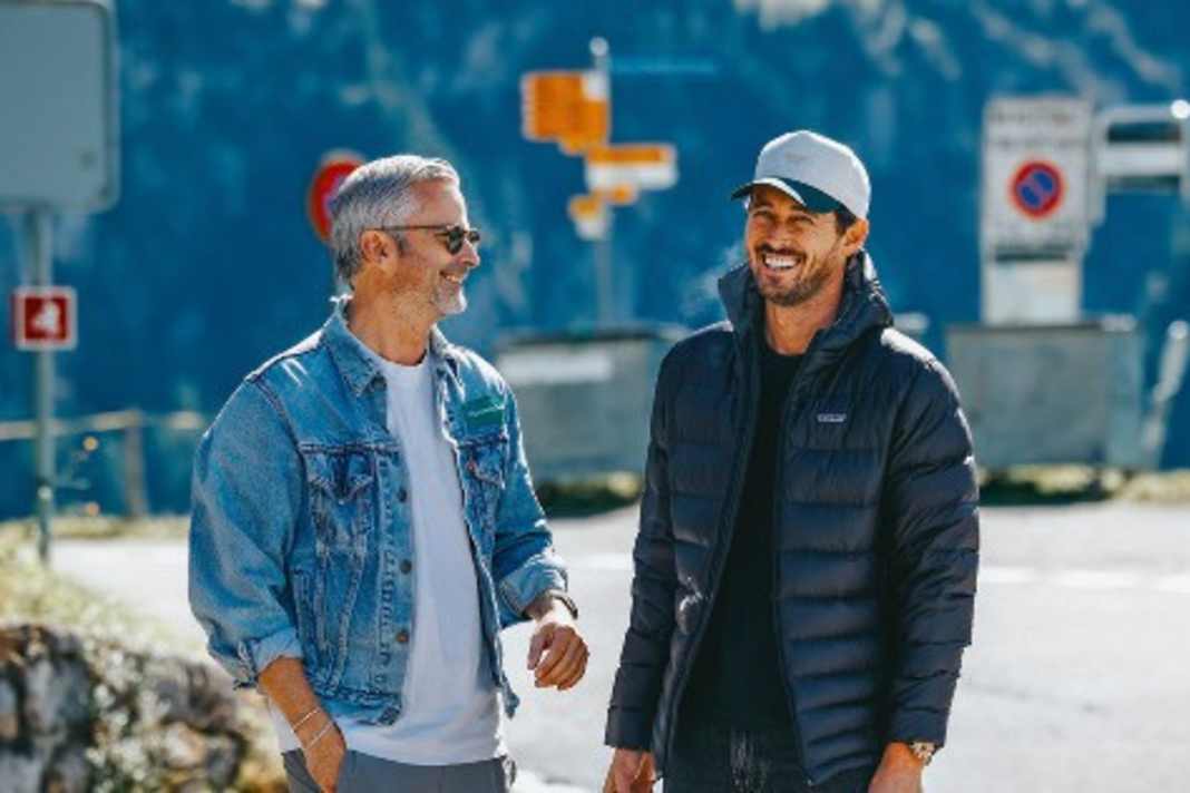 Porsche Deutschland Marketing-Leiter und Gastgeber Bastian Schramm (l.) mit Stuntman und Fotograf Riley Harper.