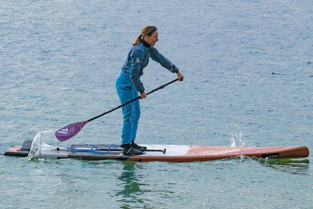 In addition to the 82-kilo testers, our 60-kilo tester with SUP racing experience also tried out the paddles.
