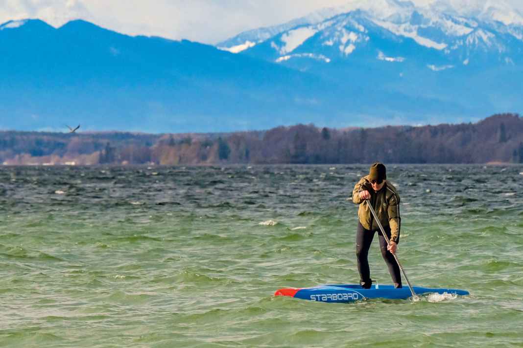 Test extrem: SUP-Chefredakteur Stephan Gölnitz unterwegs bei eisigen Temperaturen.