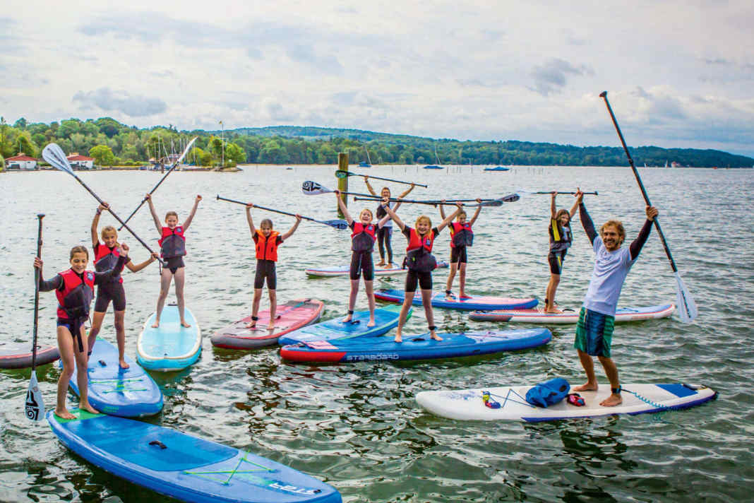 Professional tips for the equipment and for the first paddle units guarantee a good SUP start for children.