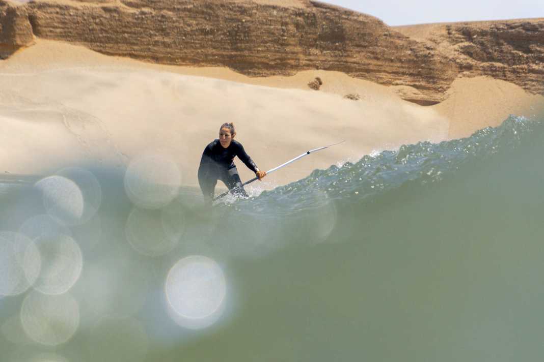 Maria Andrés bereist als Windsurf- und SUP-Profi die Welt, Peru hält sie für eines der besten Wellenreviere für Stand-up-Paddler.